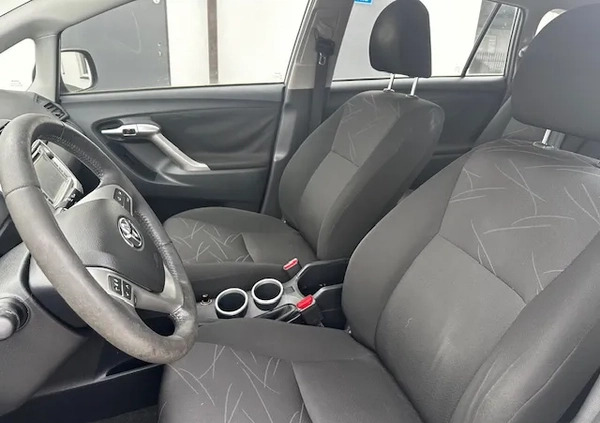 Toyota Verso cena 38800 przebieg: 62400, rok produkcji 2012 z Turek małe 232